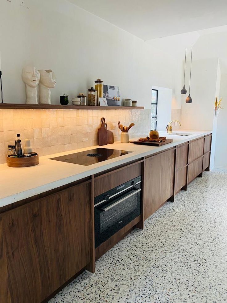 Should You Dust or Vacuum First?